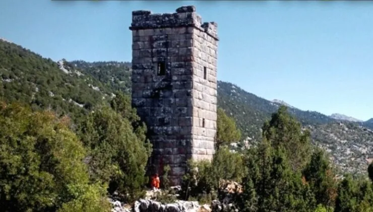 GÖREN HAYRAN OLUYOR.. KONYA-ANTALYA SINIRINDA BÖYLE BİR KULE VAR