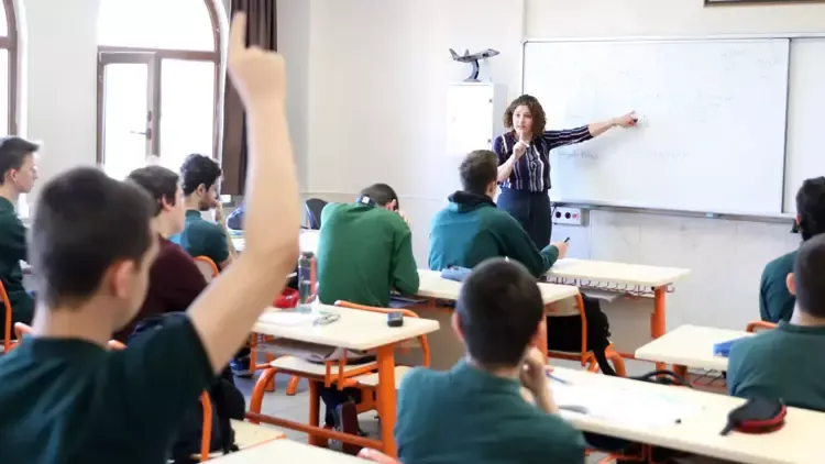 YÖNETMELİK DEĞİŞTİ.. TÜRKÇE’DEN 70 ALAMAYAN SINIF GEÇEMEYECEK