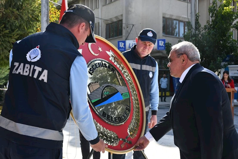 29 Ekim Cumhuriyet Bayramı Kutlamaları Çelenk Sunma Töreni ile Başladı