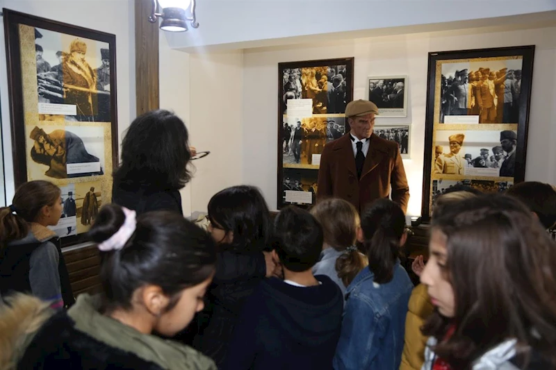 ETİMESGUT ATA´SINI ANDI