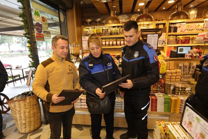 Bayraklı zabıtası yılbaşı denetimi yaptı