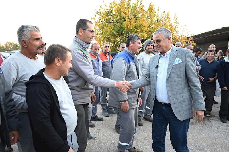 Başkan Topaloğlu belediye personelinin yeni yılını kutladı