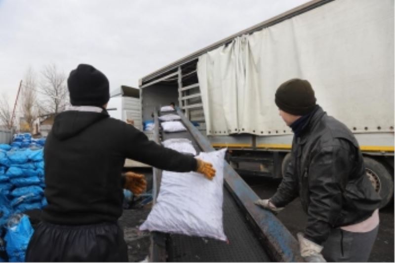 BÜYÜKŞEHİR BELEDİYESİ’NİN AFET BÖLGESİNE DESTEĞİ ARALIKSIZ SÜRÜYOR