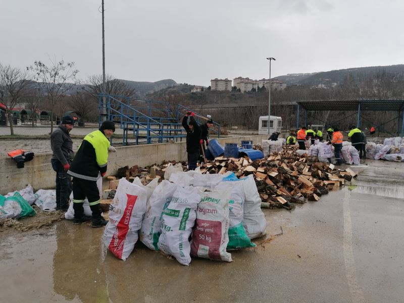 ODUN YÜKLÜ 2. TIR DEPREM BÖLGESİNE DOĞRU YOLA ÇIKTI