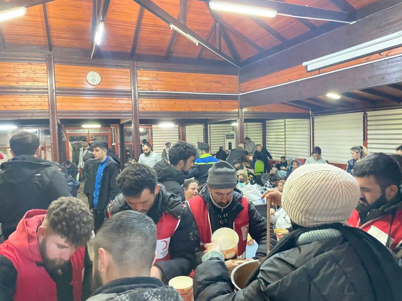 GAZİANTEP BÜYÜKŞEHİR TESİSLERİ DEPREMDEN ETKİLENEN VATANDAŞLARI AĞIRLIYOR