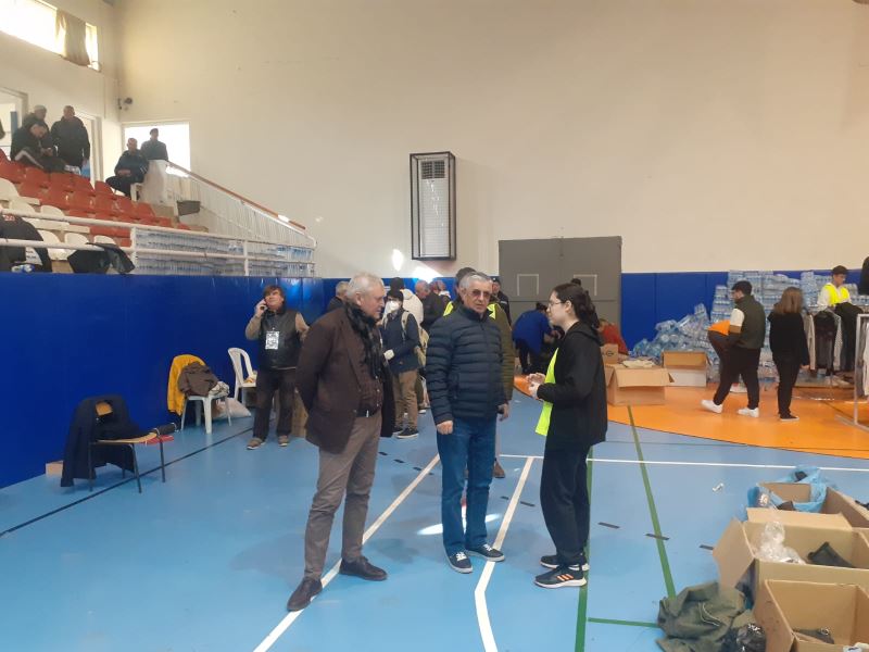 Kemer depremzedelerin yaralarına ortak oluyor