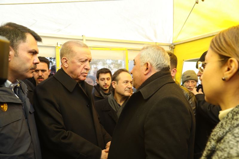 CUMHURBAŞKANI, BÜYÜKŞEHİR İLE AFAD’IN KURDUĞU ÇADIR KENTİ ZİYARET ETTİ