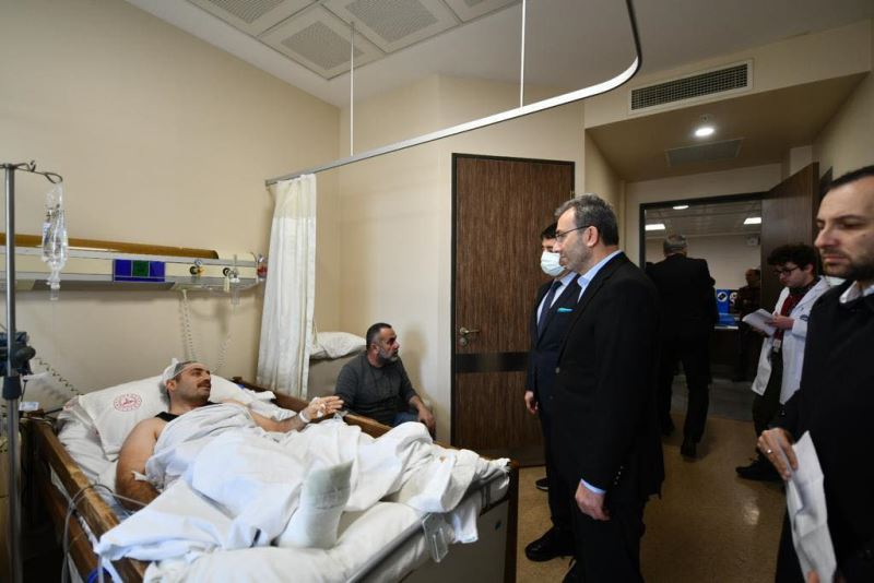 Başkan Ahmet Cin, depremzedeleri hastanede ziyaret etti