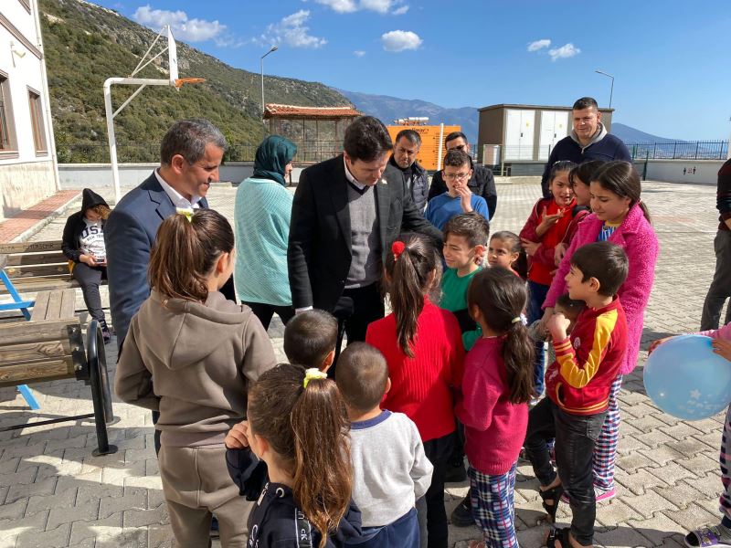 Bu zor günleri birlikte atlatacağız.