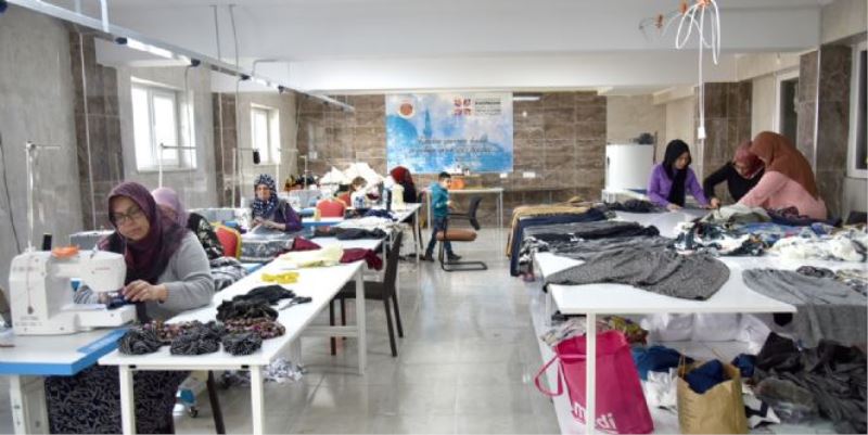 DEPREMZEDELER İÇİN MAKİNE BAŞINA GEÇTİLER