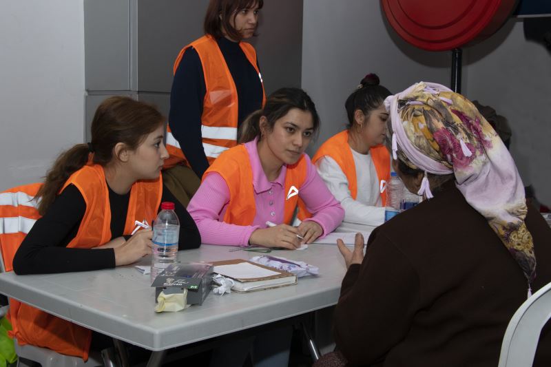Gönüllüler Mersin’de Depremzedeler İçin Tek Yürek Oldu
