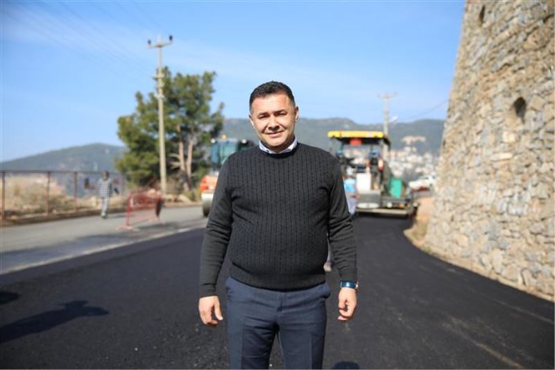 KUZEY ALANYA’YI MERKEZE VE YAYLALARA BAĞLAYAN BEKTAŞ YOLUNDA ASFALT YENİLEME ÇALIŞMALARI HIZLA DEVAM EDİYOR