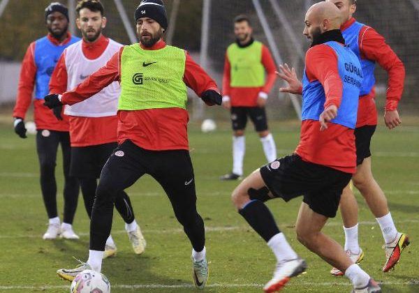 18 EKSİKLİ ANTALYASPOR BUGÜN 2 KEZ ERTELENEN BEŞİKTAŞ MAÇINA ÇIKACAK