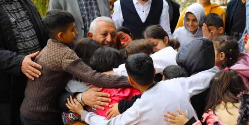 ZEYBEK BAŞKAN DEPREMZEDELERİ KALDIKLARI YURTTA ZİYARET ETTİ