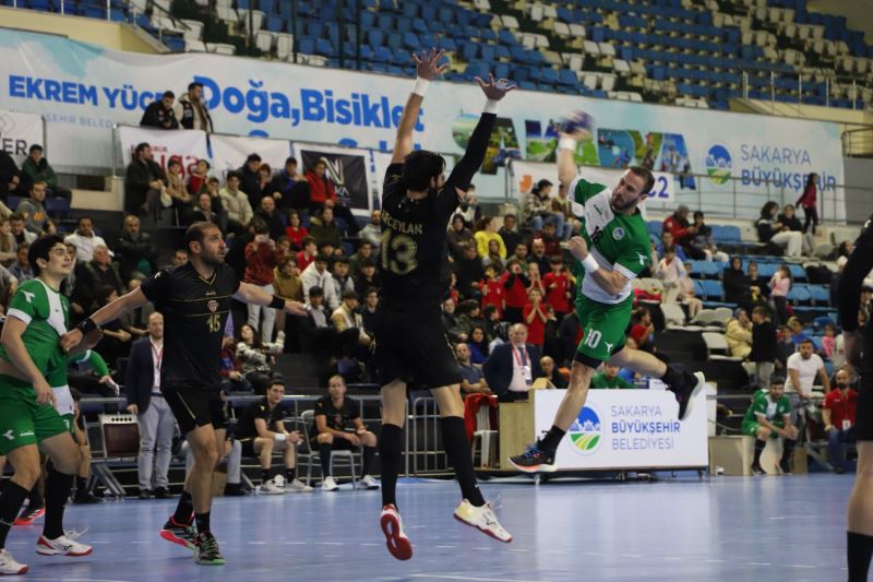 Büyükşehir hentbol taraftarının önünde kazandı