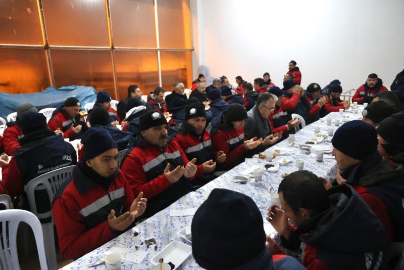 Başkan Savran, Temizlik İşçileri İle Kahvaltı Yaptı