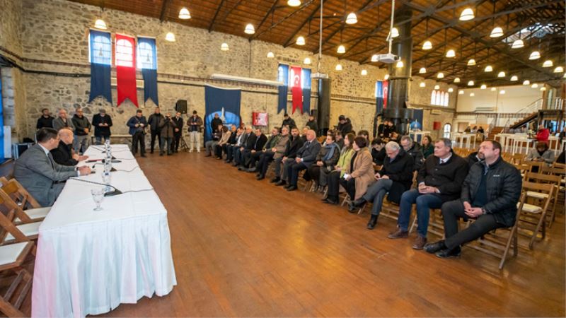 Başkan Soyer deprem yardımları için ilçe belediye başkanları ile buluştu