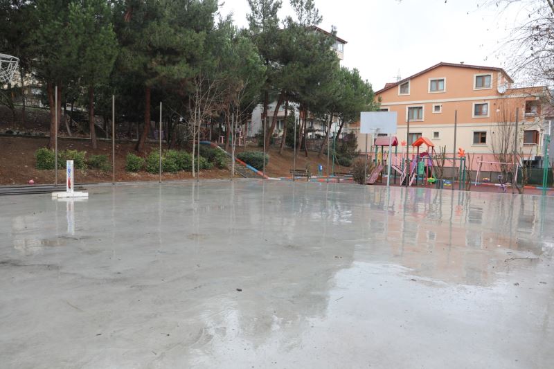 İZMİT BELEDİYESİ KOCATEPE MAHALLESİ’NE YENİ BASKETBOL SAHASI KAZANDIRIYOR