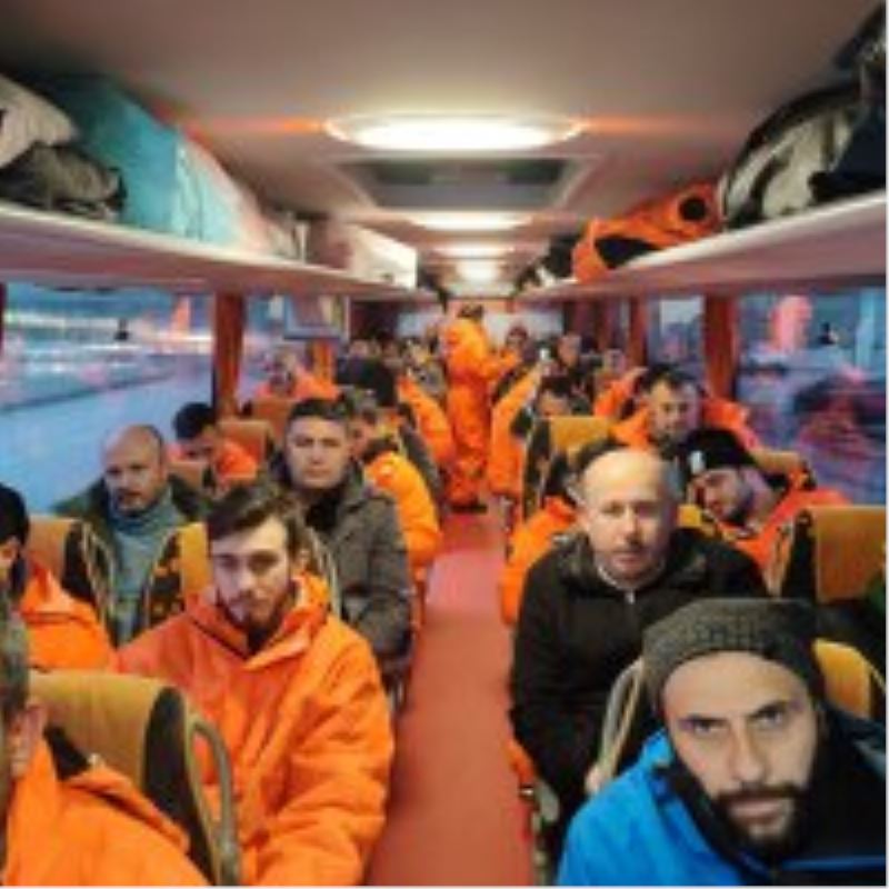 Deprem bölgesine takviyeler sürüyor