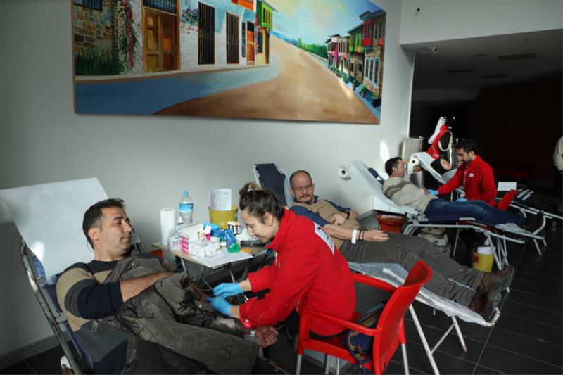 Büyükşehir’den depremzedeler için kan bağışı kampanyası