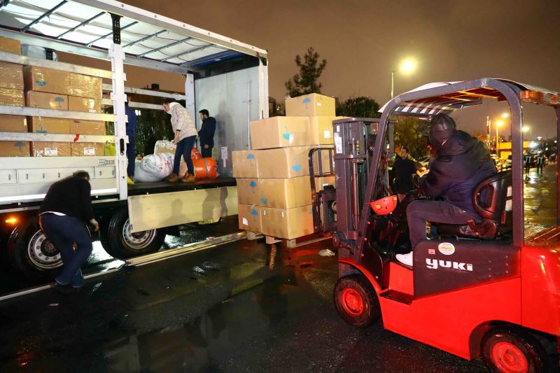 BAĞCILAR’DA DEPREMZEDELER İÇİN YARDIM NOKTALARI OLUŞTURULDU