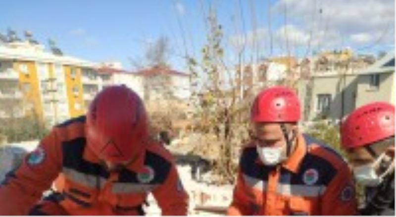 Kepez’in ekipleri deprem bölgesinde canla başla çalışıyor