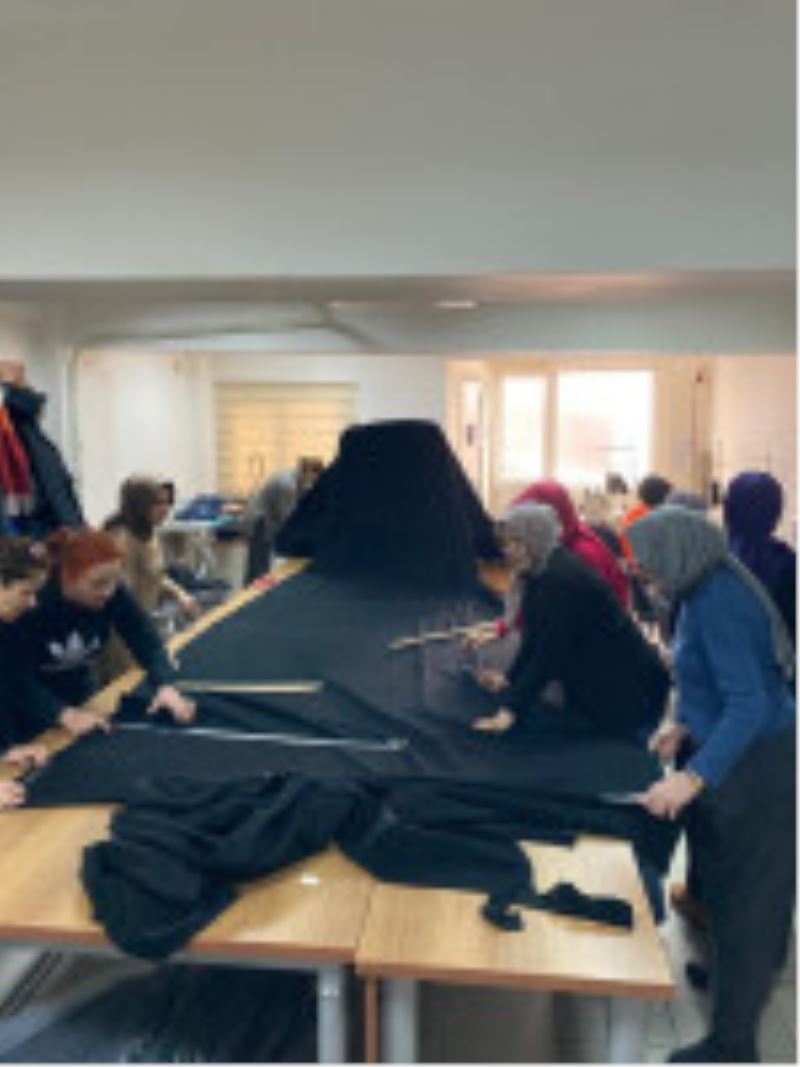 ÜMRANİYE BELEDİYESİNDEN DEPREM BÖLGESİNE ELDİVEN, ATKI VE BERE YARDIMI