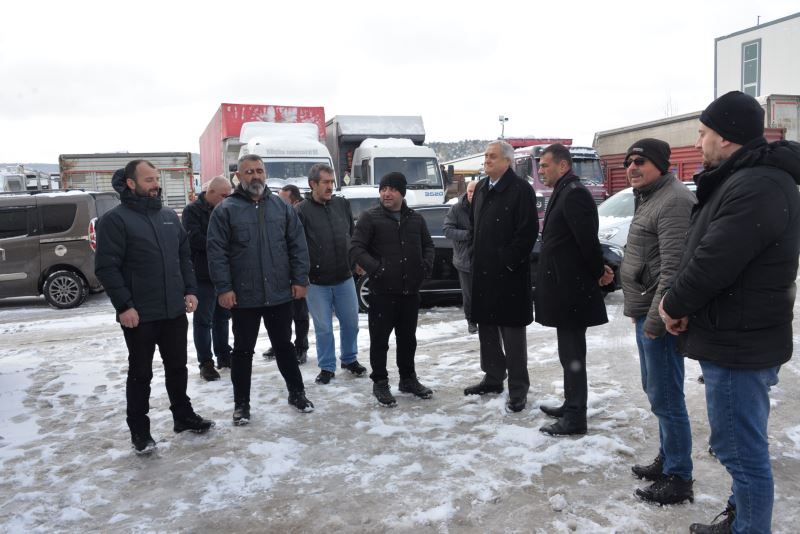BOZÜYÜK BELEDİYESİNCE TOPLANAN YARDIMLAR PAZARCIK İLÇESİNE YOL ALIYOR