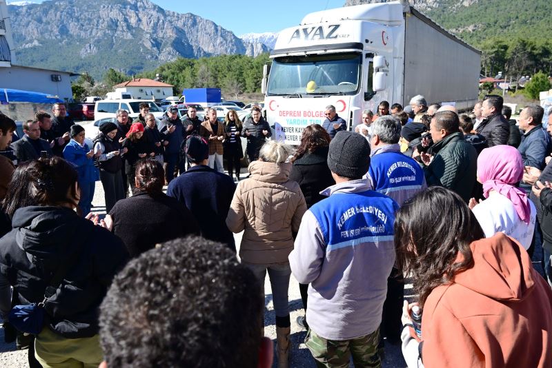 Kemer’in 7’inci yardım tırı yola çıktı