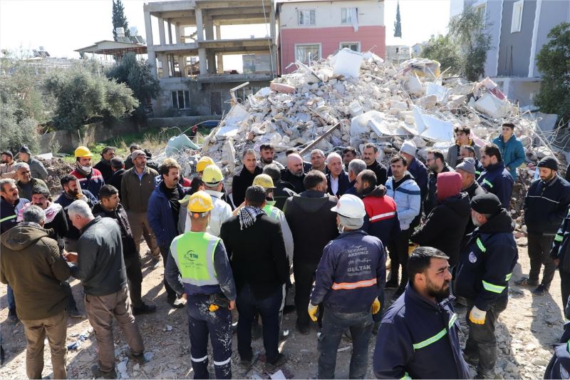 BAŞKAN GÜLTAK, DEPREM BÖLGESİNDE
