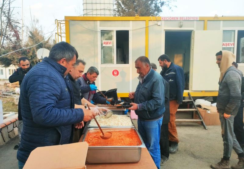Keçiören Belediyesinin aş evinde üç öğün yemek