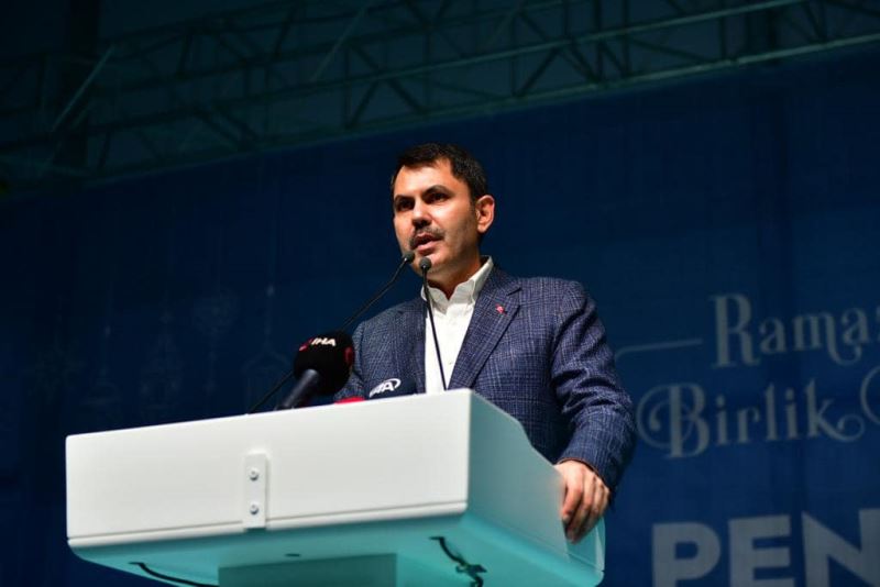 Bakan Kurum, Pendik’te iftar programına katıldı
