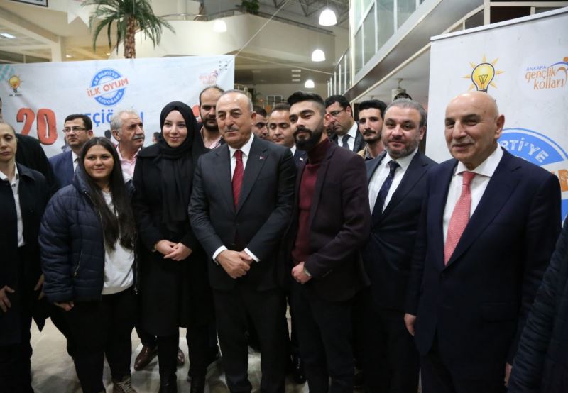 Bakan Çavuşoğlu’nun katılımıyla hem iftar hem gençlik buluşması