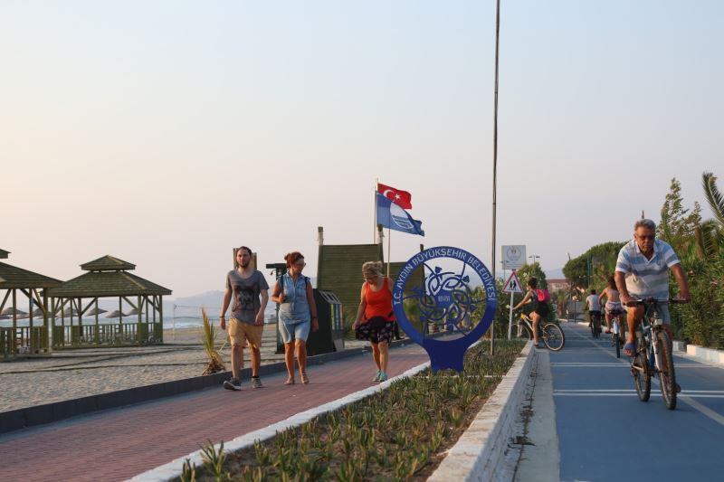 AYDIN BÜYÜKŞEHİR BELEDİYESİ SAHİLLERİ PIRIL PIRIL YAPIYOR