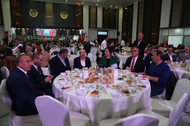 DEPREMZEDELER İÇİN GÖNÜL SOFRASI KURULDU