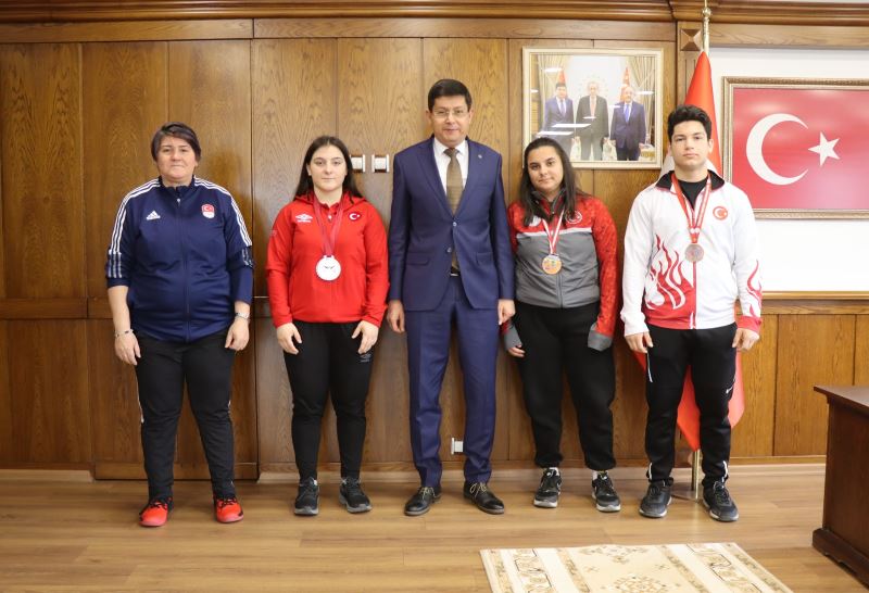 Nazilli sporda da başarıdan başarıya koşuyor