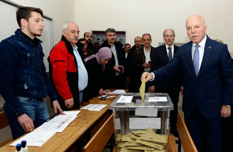 BAŞKAN SEKMEN OYUNU KULLANDI