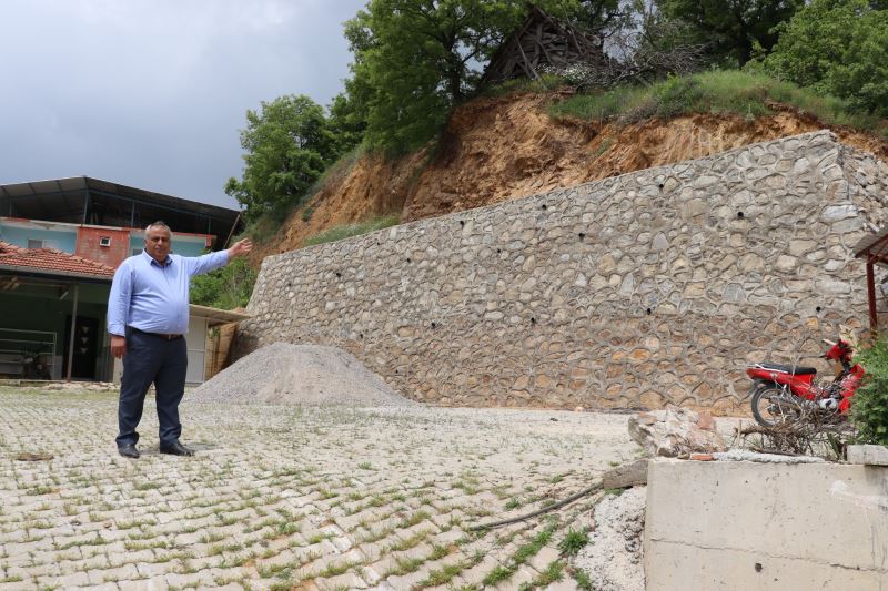 Nazilli Belediyesi Karahallı’ya kale gibi duvar ördü