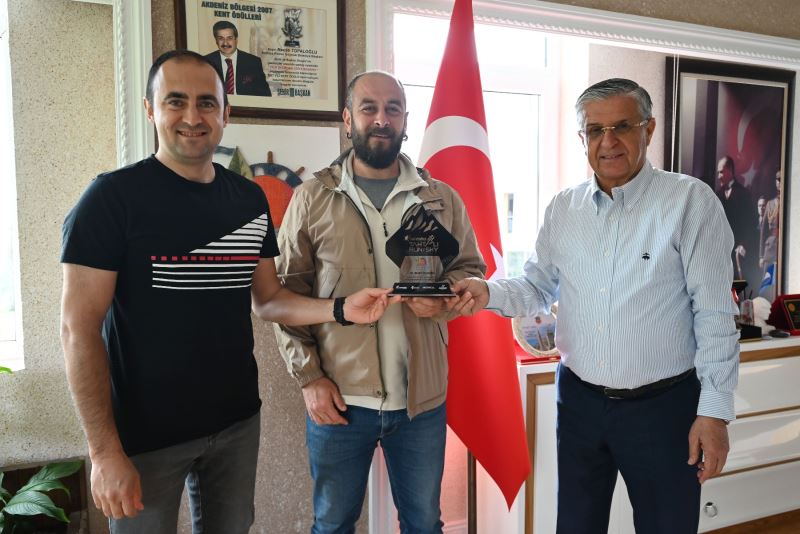 Başkan Topaloğlu’na teşekkür plaketi