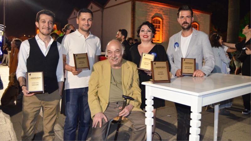 İzmir Şehir Tiyatroları’na 6 dalda “Özdemir Nutku” ödülü