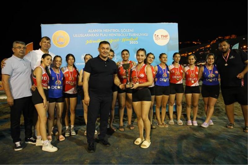 KUM DA HENTBOL ŞÖLENİ GERÇEKLEŞTİRİLDİ