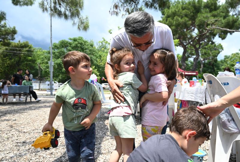 Minik öğrenciler önce piknik yaptı sonra kep attı