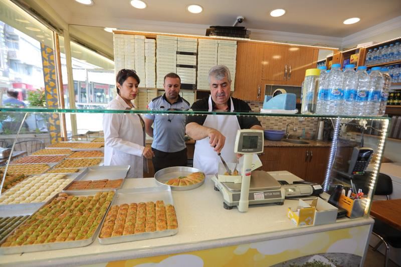 Bayraklı Zabıtası gıda denetimi yaptı