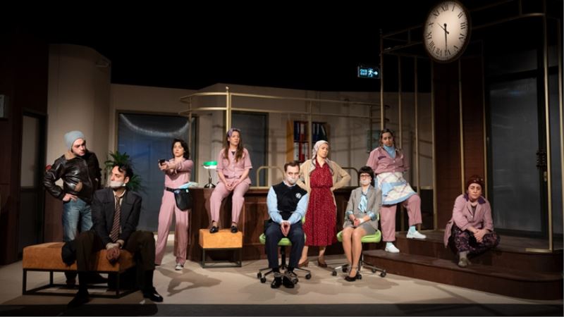 İzmir Şehir Tiyatroları sezonu kapalı gişe tamamladı