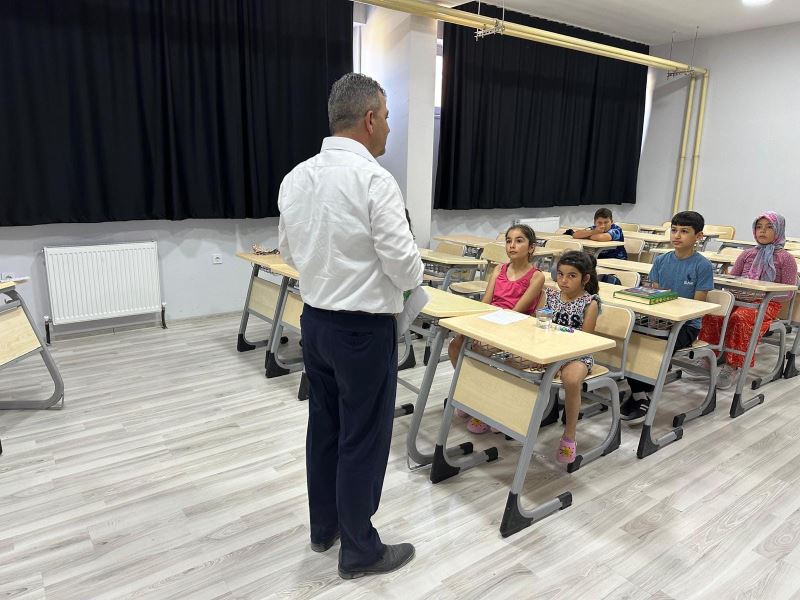 Belediye Başkanımız Serkan Koyuncu’dan Emirdağ Belediyesi Gençlik Merkezi’nde Açılan Yaz Kurslarına Ziyaret