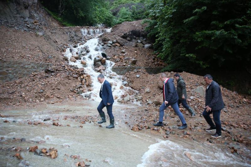 İlçemizin yüksek kesimlerinde etkili olan sağanak yağış