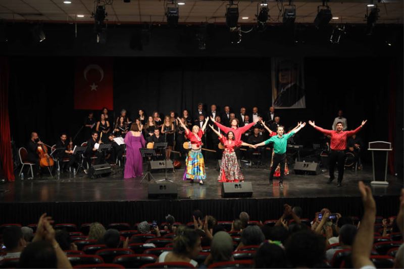 Büyükşehir “Yaza Merhaba” konseri düzenledi