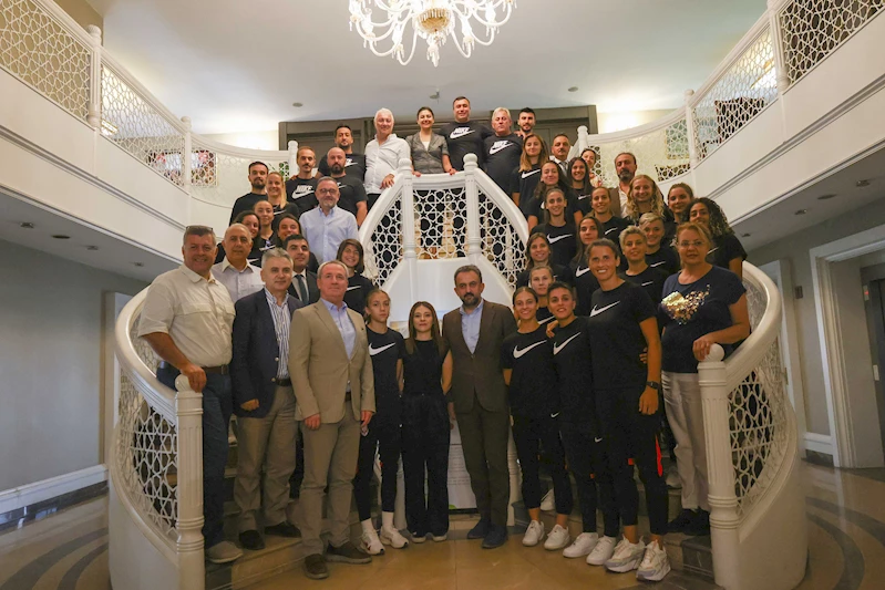 FOMGET KADIN FUTBOL TAKIMI ANKARA KENT KONSEYİ’Nİ ZİYARET ETTİ