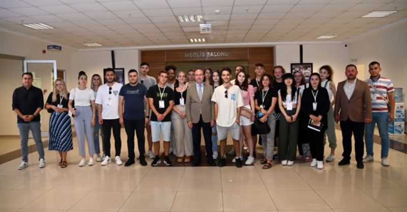 YABANCI ÖĞRENCİLER BAŞKAN PEKYATIRMACI’YI ZİYARET ETTİ
