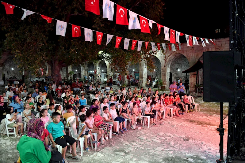 Büyükşehir Belediyesi’nden Mut’taki Çocuklara Açık Hava Film Etkinliği
